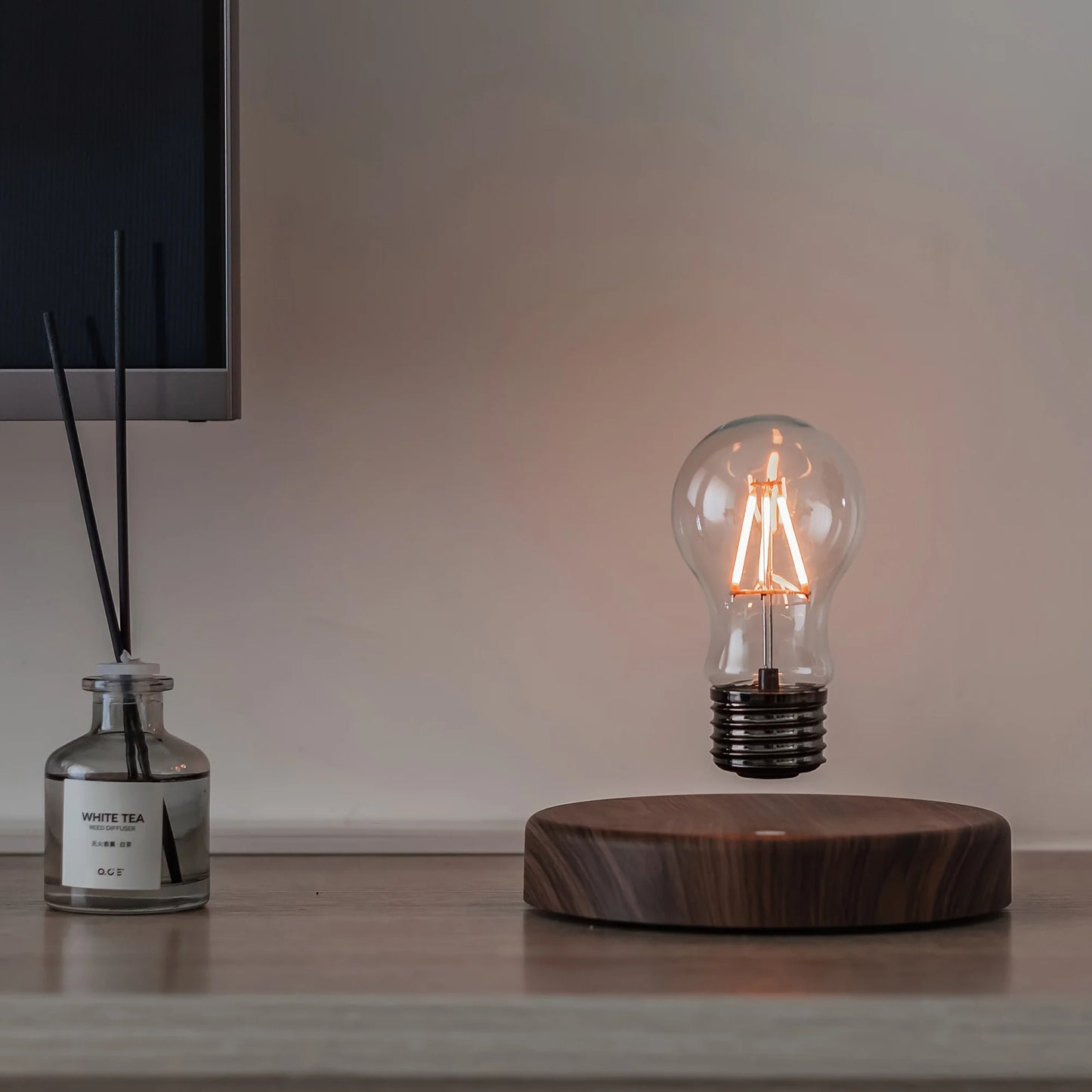 Magnetic Levitating LED Light Bulb, Floating LED Bulb Magnetic